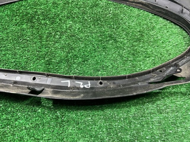 Уплотнитель фары левой 95B941323B PORSCHE