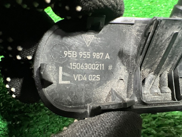 95B955986 PORSCHE Форсунка омывателя стекла лобового левая купить в Николаев