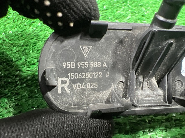 95B955986A PORSCHE Форсунка омывателя стекла лобового правая купить в Харьков
