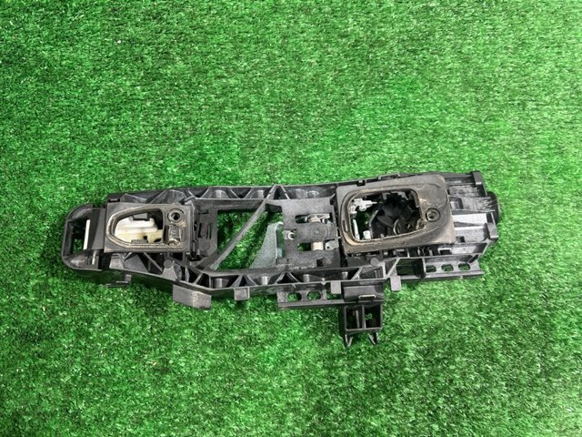 Держатель наружной ручки двери, передней левой A0997601900 MERCEDES