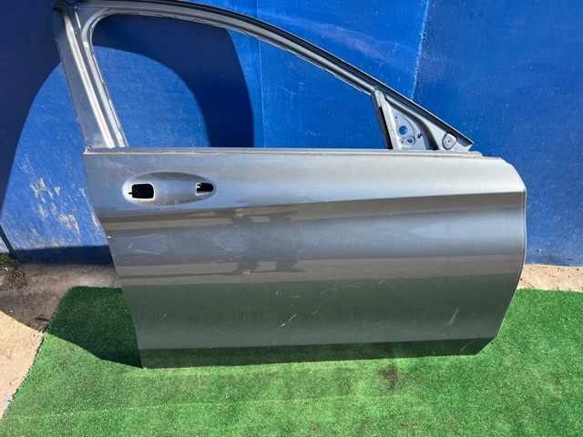 Пассажирская передняя дверь A2057200205 MERCEDES