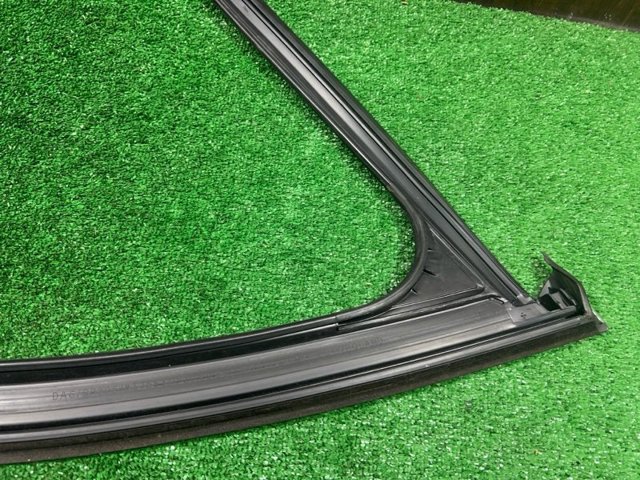 A2057254500 MERCEDES Направляющая стекла рамки двери передней левой купить в Ровно