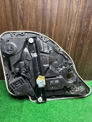  Механизм стеклоподъемника правой задней двери A2057308004 MERCEDES