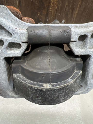 Правая подушка двигателя CV6Z6038B FORD