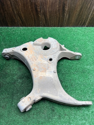 Рычаг задней подвески нижний, правый LB5Z5500A FORD