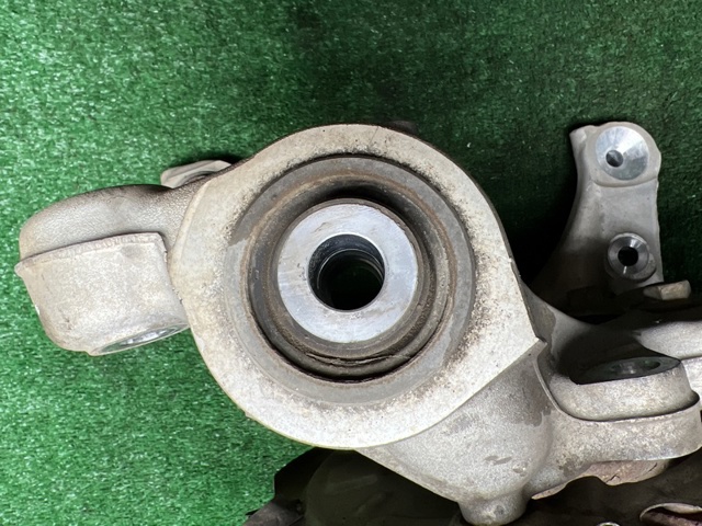 FORD LB5Z5B758A Цапфа (поворотный кулак) задний правый в наличии Павлоград