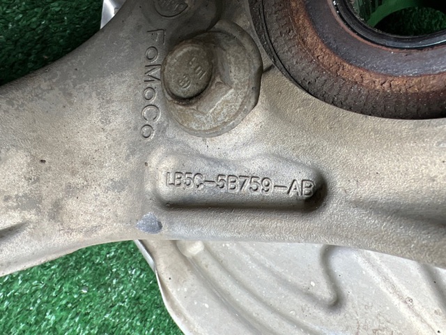 Кулак поворотный левый LB5Z5B759A FORD