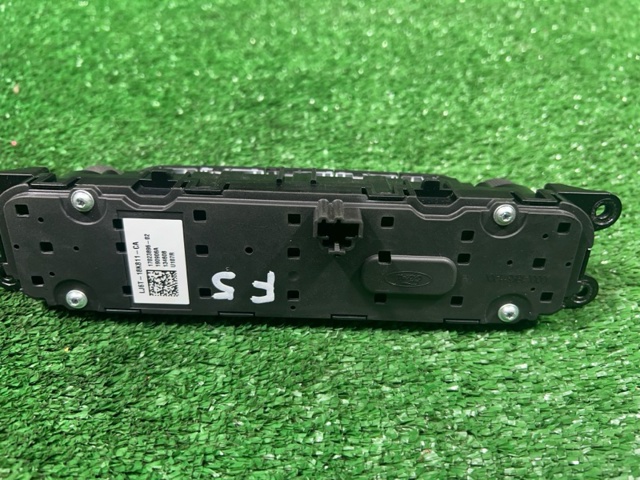 FORD LJ6Z18C858CA Пульт управления магнитолой в наличии Одесса