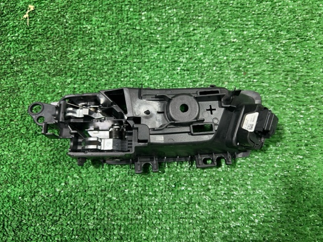 Ручка передней двери внутренняя, правая LJ6Z5822600DB FORD