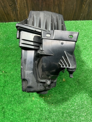 Корпус воздушного фильтра в сборе LR049780 LAND ROVER