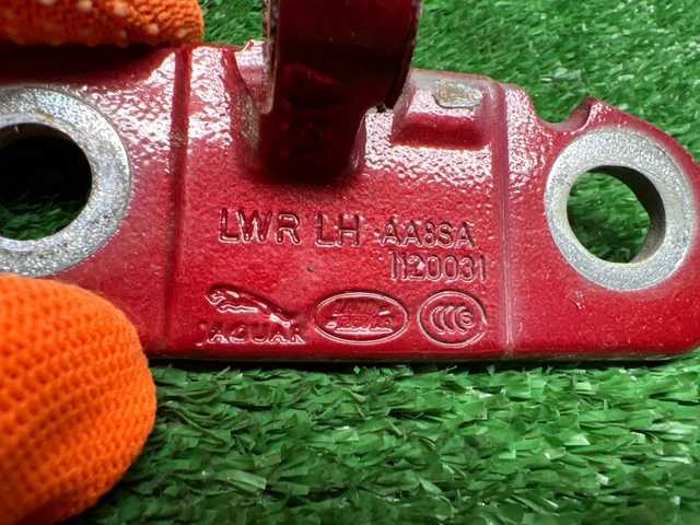 LAND ROVER LR056352 Петля двери передней левой в наличии Винница