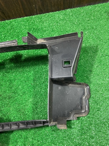 LR058476 LAND ROVER Воздуховод (дефлектор) радиатора верхний купить в Полтава
