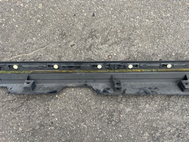 LR058524 Накладка (молдинг) порога наружная левая купить Украина