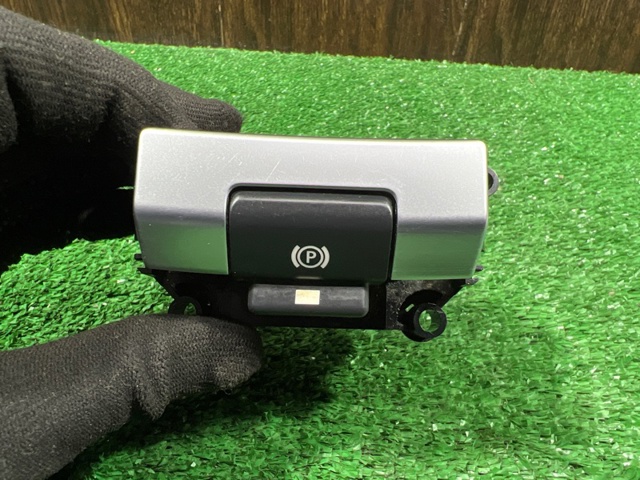 LAND ROVER LR060857 Клавиша электромеханического стояночного тормоза в наличии Каменское