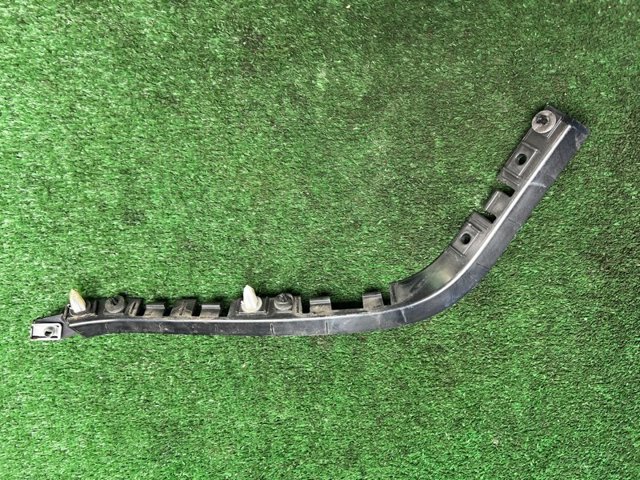 Направляющая заднего бампера, правая LR061274 LAND ROVER