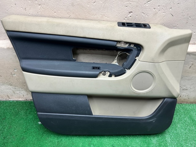 Карточка обшивки задней двери левой LR064208 LAND ROVER
