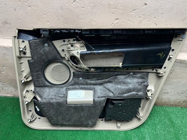 LAND ROVER LR064208 Обшивка (облицовка) внутренняя двери передней левой в наличии Ровно