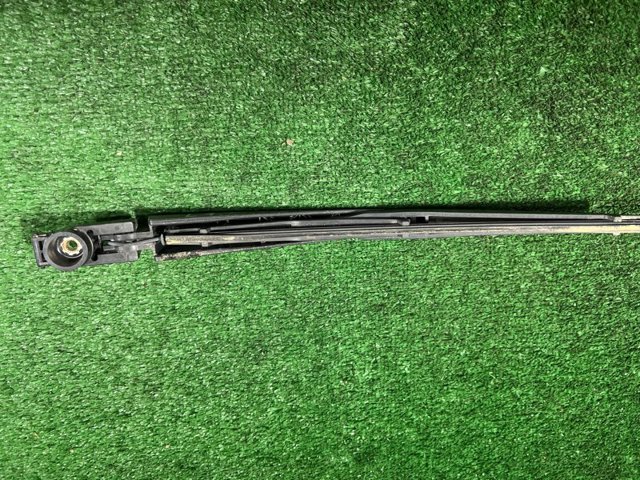 Рычаг-поводок дворника заднего стекла LR064429 LAND ROVER