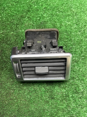 Решетка воздуховода левая LR072446 LAND ROVER