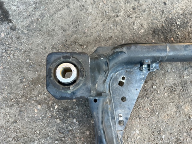 LR084444 LAND ROVER Подрамник передний купить в Кривой Рог