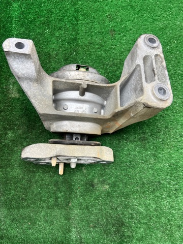 Подушка (опора) двигателя, левая R1MZ6038C FORD
