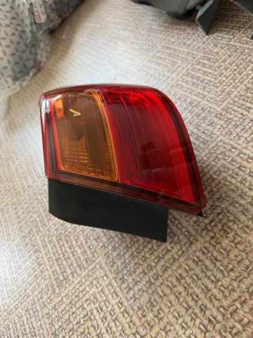 924022T500 HYUNDAI Фонарь задний правый внешний купить в Чернигов