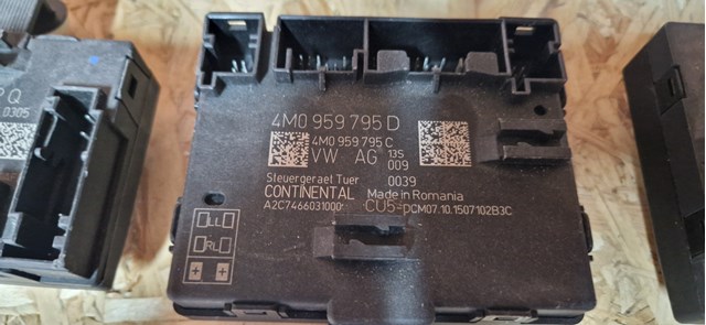 Блок комфорта задней двери 4M0959795D VAG