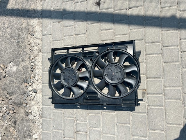 VAG 8W0121207C Диффузор радиатора в наличии Черкассы