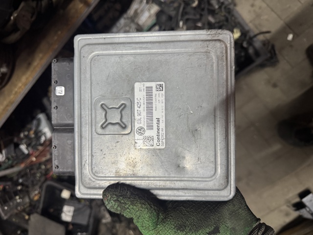 VAG 03L907425C Модуль управления (ЭБУ) двигателем в наличии Полтава