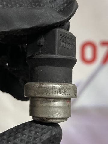 VAG 701919369 Датчик температуры охлаждающей жидкости в наличии Ровно