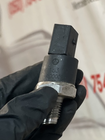 BOSCH A0041531528 Датчик давления топлива в наличии Украина