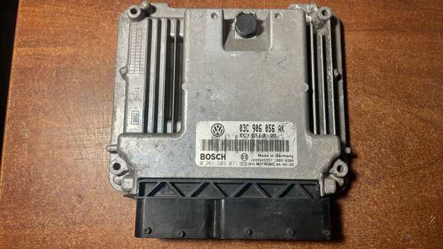 ЭБУ двигателем 03C906056AK VAG