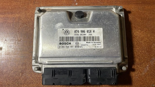 Электронный блок управления двигателем 074906018H VAG