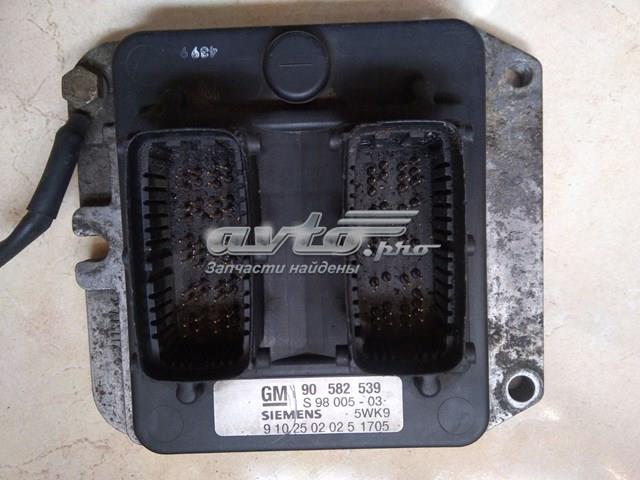 Компьютер двигателя 90582539 OPEL