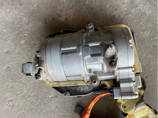 Насос кондиционера 106336900F Tesla Model