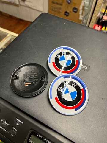 BMW 51148087193 Эмблема крышки багажника в наличии Павлоград