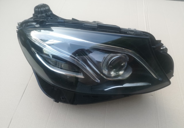 Вставка фары правой A2139062606 MERCEDES