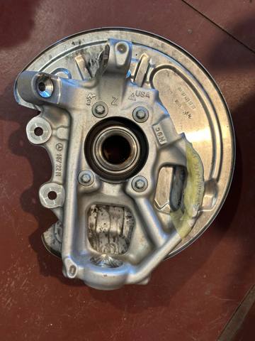 Цапфа поворотная правая A1673572200 MERCEDES