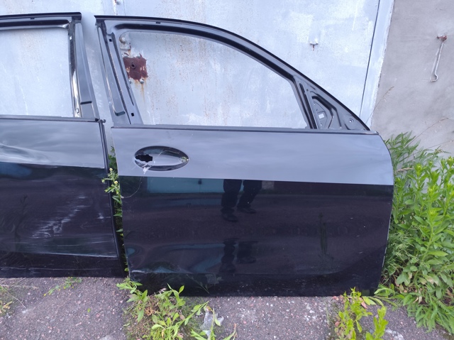 Пассажирская передняя дверь 41518738552 BMW