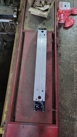Швеллер переднего бампера 520210R100 TOYOTA