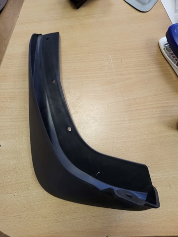 Брызговик крыла 638559U000 NISSAN