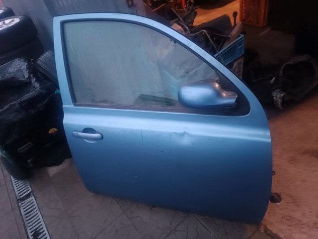 Пассажирская передняя дверь 80100AX130 NISSAN