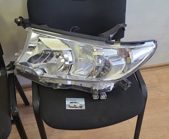 Фара левая 8117060N10 TOYOTA
