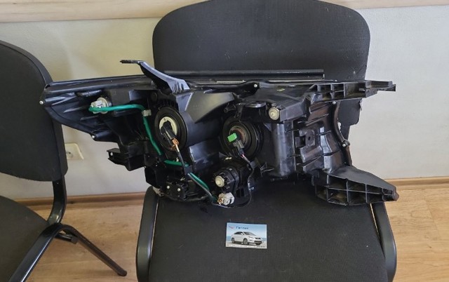 8117060N10 TOYOTA Левая фара купить в Ужгород