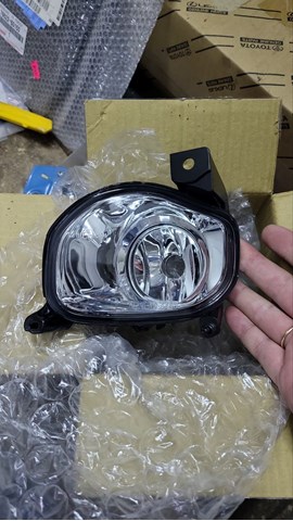 Противотуманная фара левая 8122005060 TOYOTA