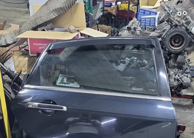 Стекло заднее правое 823009W50A NISSAN