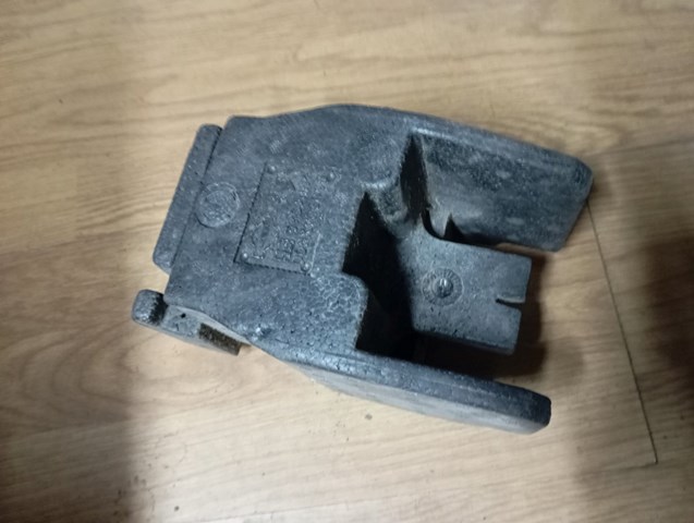 Энергопоглотитель заднего бампера 85090AX600 NISSAN