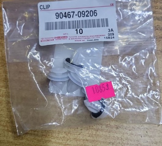 Пистон (клип) крепления обшивки двери 9046709206 TOYOTA