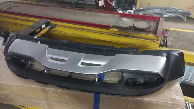 Губа переднего бампера FBM261A50A NISSAN