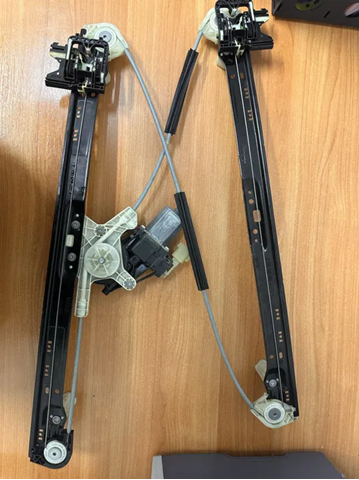 LAND ROVER LR098183 Механизм стеклоподъемника двери задней левой в наличии Николаев